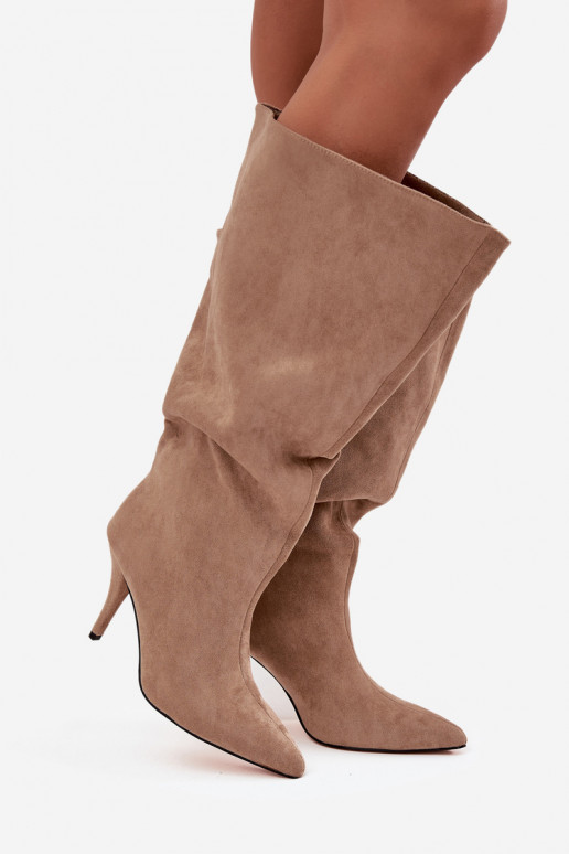 Um modelo atraente botas femininas com salto finode camurça ecológicau bege Noretta Um modelo atraente botas femininas com salto finode camurça ecológicau bege Noretta