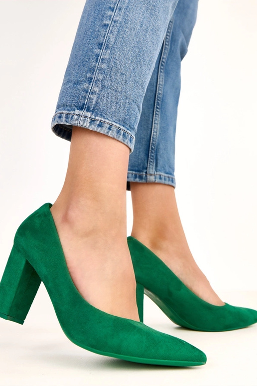 Sandálias verdes de camurça sintética... Sandálias verdes de camurça sintética...