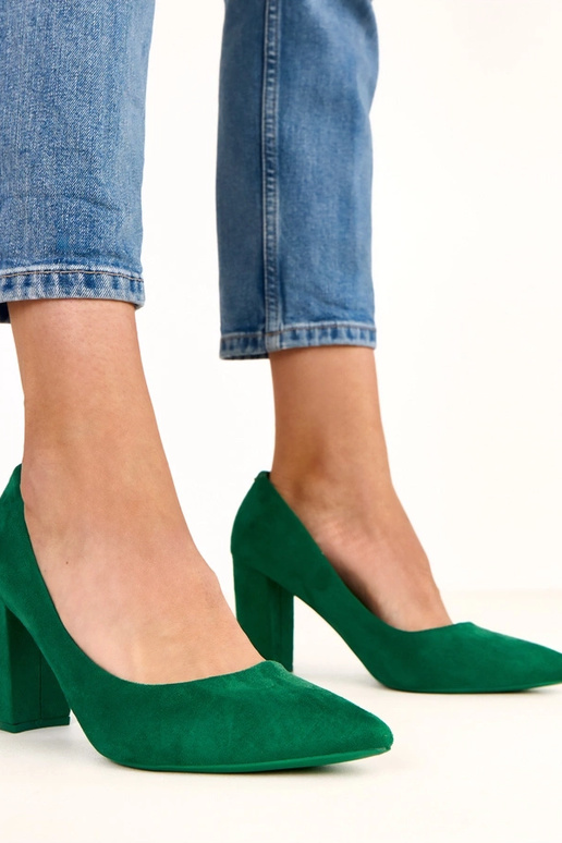 Sandálias verdes de camurça sintética... Sandálias verdes de camurça sintética...