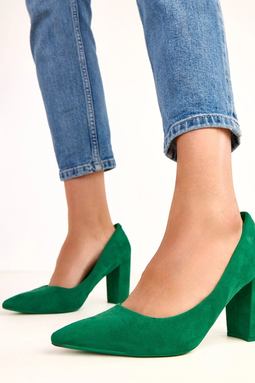 Sandálias verdes de camurça sintética... Sandálias verdes de camurça sintética...