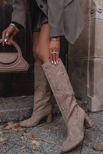 Botas femininas de cano longo quentes com salto e detalhes elegantes bege Lucinda 2