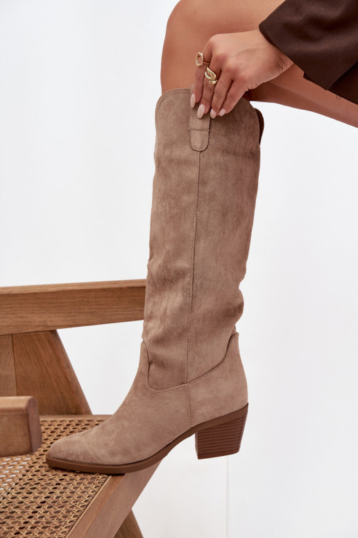 botas estilo vaqueiro Feminino com saltode camurça ecológicau bege Esmira botas estilo vaqueiro Feminino com saltode camurça ecológicau bege Esmira