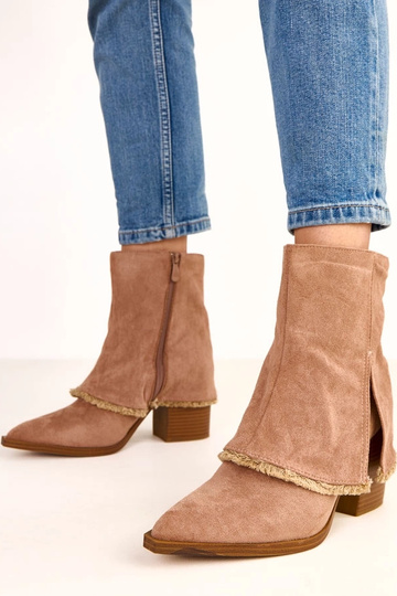 Botins bege de salto com cano dobrado Felicia