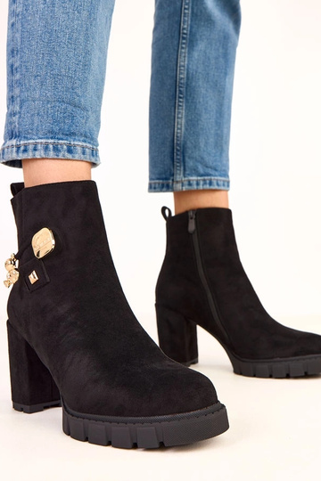 Botins pretos de salto com...