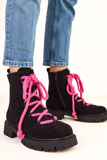 Botins pretos com cadarço rosa decorativo Gabria