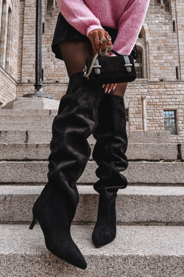 Um modelo atraente botas femininas com salto fino cor preta Ysolienne