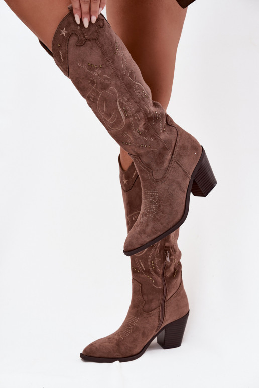 botas estilo vaqueiro Feminino com saltode camurça ecológicau cor cáqui Coretta botas estilo vaqueiro Feminino com saltode camurça ecológicau cor cáqui Coretta