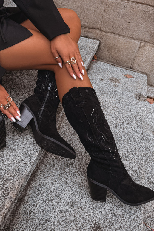 botas estilo vaqueiro Feminino com saltode camurça ecológicau cor preta Coretta botas estilo vaqueiro Feminino com saltode camurça ecológicau cor preta Coretta