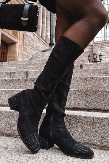 Botas de cano alto femininos com decoração Klocke de camurça sintética na cor preta Ivanna 2