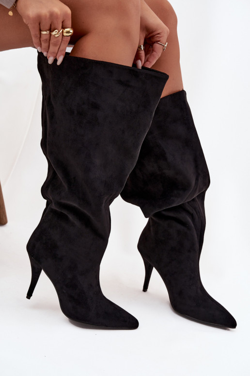 Um modelo atraente botas femininas com salto finode camurça ecológicau cor preta Noretta Um modelo atraente botas femininas com salto finode camurça ecológicau cor preta Noretta