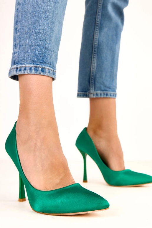 Sapatos de salto alto verdes com... Sapatos de salto alto verdes com...