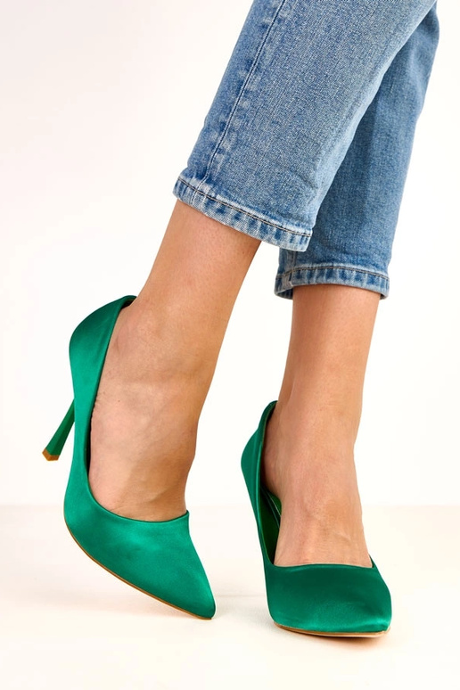 Sapatos de salto alto verdes com... Sapatos de salto alto verdes com...