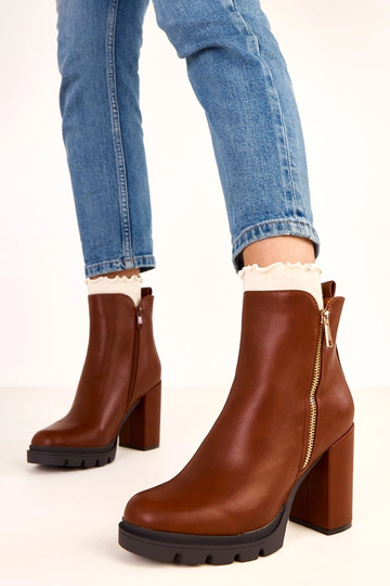Botas de cano curto marrons... 2