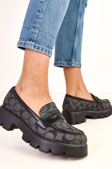 Mocassins pretos com padrão... 2