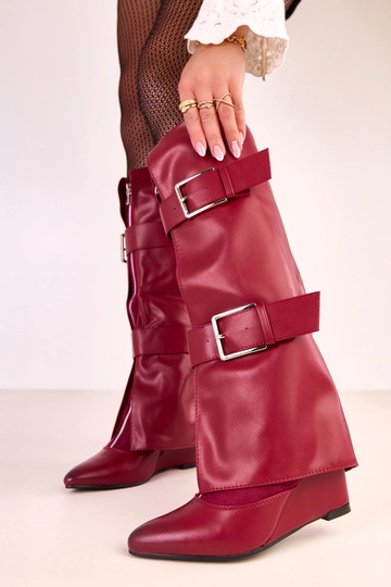Botas de cano alto vermelhas com plataforma e fivelas decorativas Toadera 2