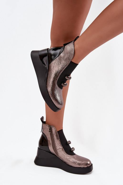 Botas femininas Em uma cunha D&A MR52-106 Design metálico Botas femininas Em uma cunha D&A MR52-106 Design metálico