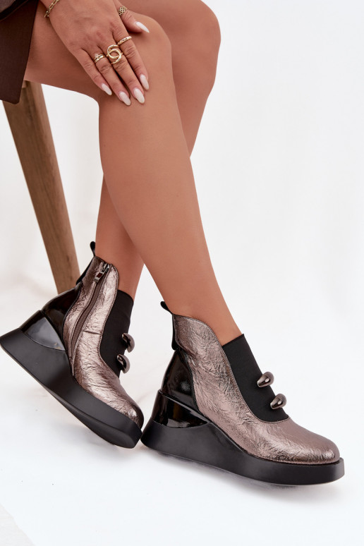 Botas femininas Em uma cunha D&A MR52-106 Design metálico Botas femininas Em uma cunha D&A MR52-106 Design metálico