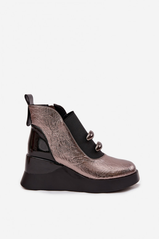 Botas femininas Em uma cunha D&A MR52-106 Design metálico Botas femininas Em uma cunha D&A MR52-106 Design metálico