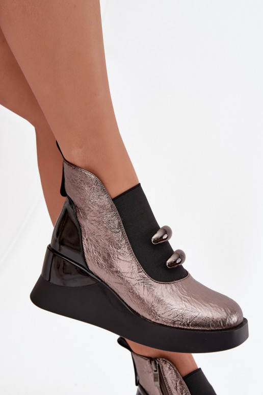 Botas femininas Em uma cunha D&A MR52-106 Design metálico Botas femininas Em uma cunha D&A MR52-106 Design metálico