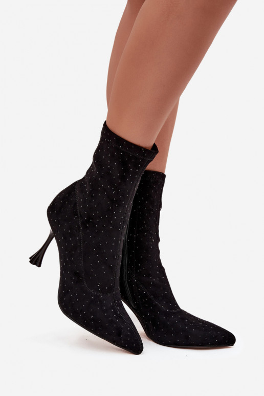 Decorado Botas femininas com salto fino D&A JC52-882 cor preta Decorado Botas femininas com salto fino D&A JC52-882 cor preta