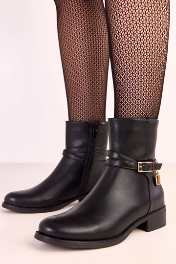 Botins pretos com fivela e fecho Zema