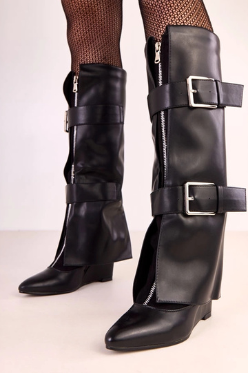 Botas longas pretas com plataforma e fivelas decorativas Toadera