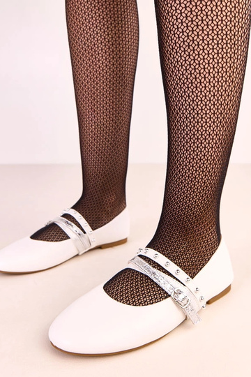 Bailarinas brancas com tiras decorativas Vika