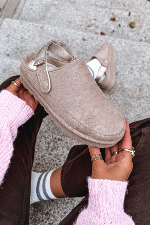 Chinelos femininos quentes com forro de pele por dentro e plataforma na cor bege Azida