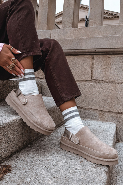 Chinelos femininos quentes com forro de pele por dentro e plataforma na cor bege Azida