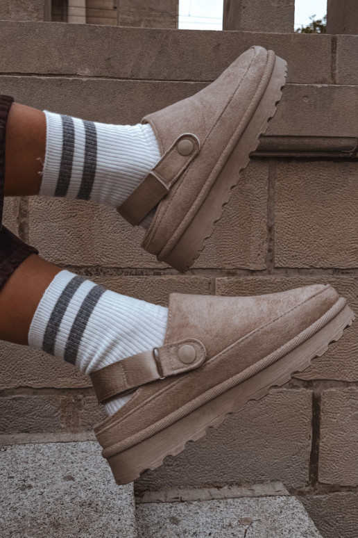 Chinelos femininos quentes com forro de pele por dentro e plataforma na cor bege Azida