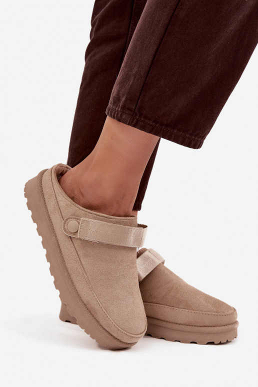 Chinelos femininos quentes com forro de pele por dentro e plataforma na cor bege Azida