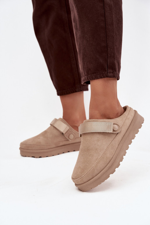 Chinelos femininos quentes com forro de pele por dentro e plataforma na cor bege Azida