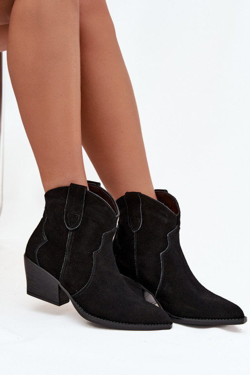 Um modelo atraente botas estilo coParaboy FemininoHabilitadoturalnego de camurçau cor preta Beretta