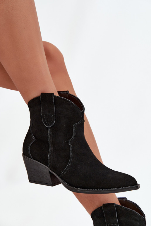 Um modelo atraente botas estilo coParaboy FemininoHabilitadoturalnego de camurçau cor preta Beretta