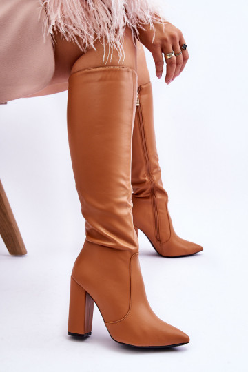 Botas de cano longo de modelo clássico com salto na cor marrom Tai Turiyra