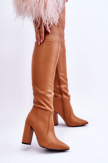 Botas de cano longo de modelo clássico com salto na cor marrom Tai Turiyra 2