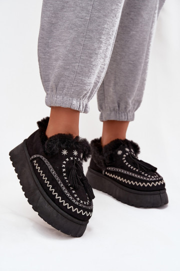 Botas femininas de neve com plataforma, pelagem e pompons na cor preta Ferayne 2