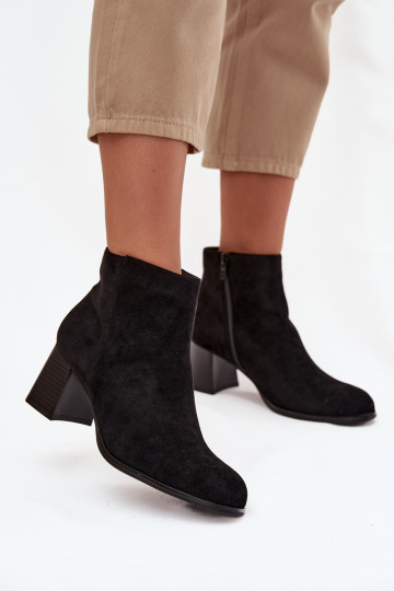 Botas femininas de cano curto em camurça na cor preta "Tai turirilou" 2