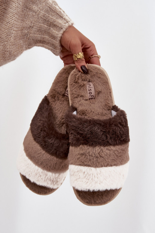 com um casaco de pele Chinelos Feminino com listras cor marrom Tahlisse