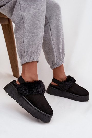 Chinelos Feminino com uma plataforma com um casaco de pele cor preta Linaris
