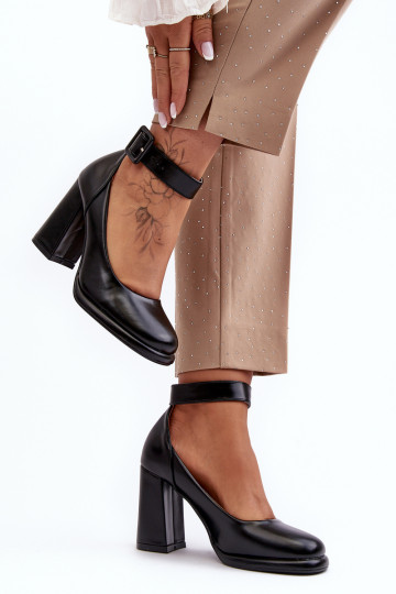 Sapato com salto com fivelas cor preta Idovana