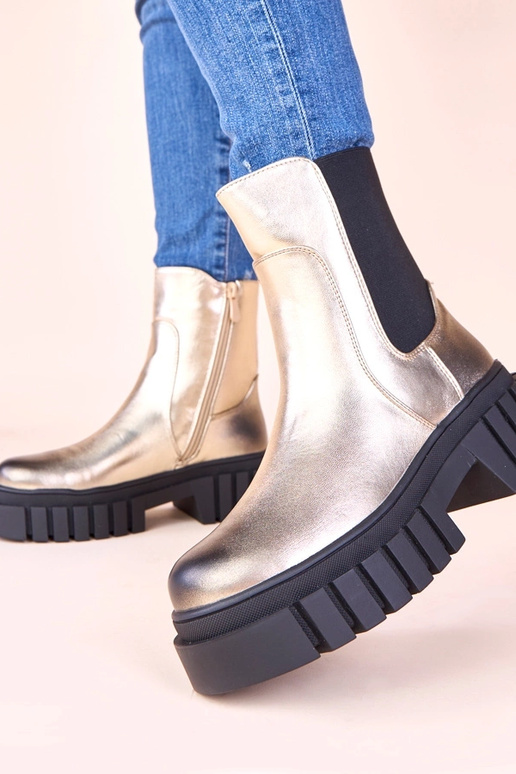Botas douradas em plataforma com...