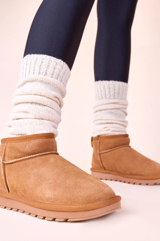 Botas de neve marrons quentes em...