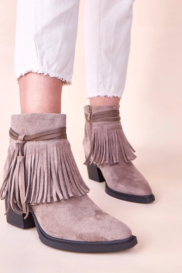 Botas em tom de areia escuro em salto com franjas Mulan 2
