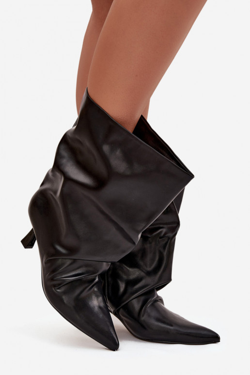 Um modelo atraente Botas femininas com salto fino Com top enrolado cor preta Inarisse