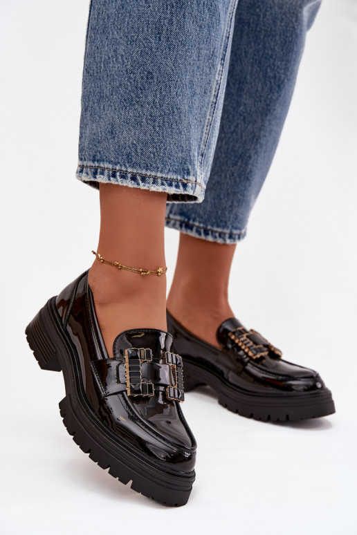 mocassins femininos com efeito verniz com enfeites cor preta Ysandra