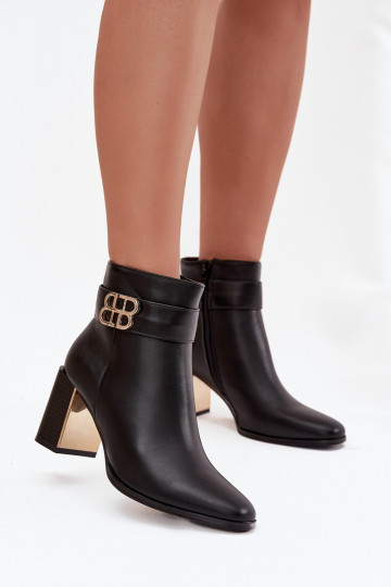 Botas de cano curto femininas com tiras e detalhes em dourado em preto "Galinne" 2