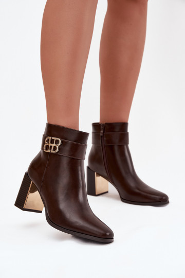 Botas de cano curto femininas com tiras e detalhes em dourado em chocolate "Galinne" 2