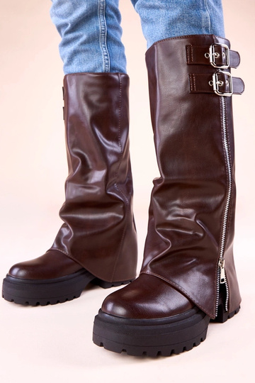 Botas de chocolate de cano longo com canos enrolados e fivelas Ridica