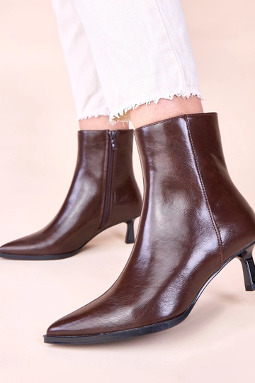 Botas marrons de cano curto tipo "duck" em salto Mordi 2